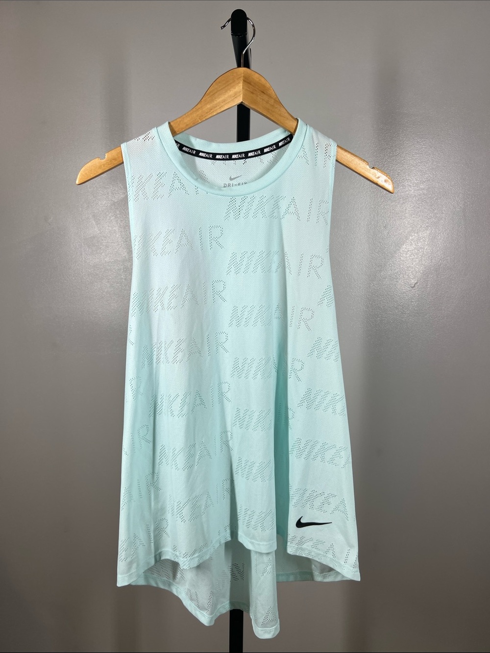 Nike Women’s Mint Green Nike Air Sleeveless Tank Top - Picture 1 of 6
